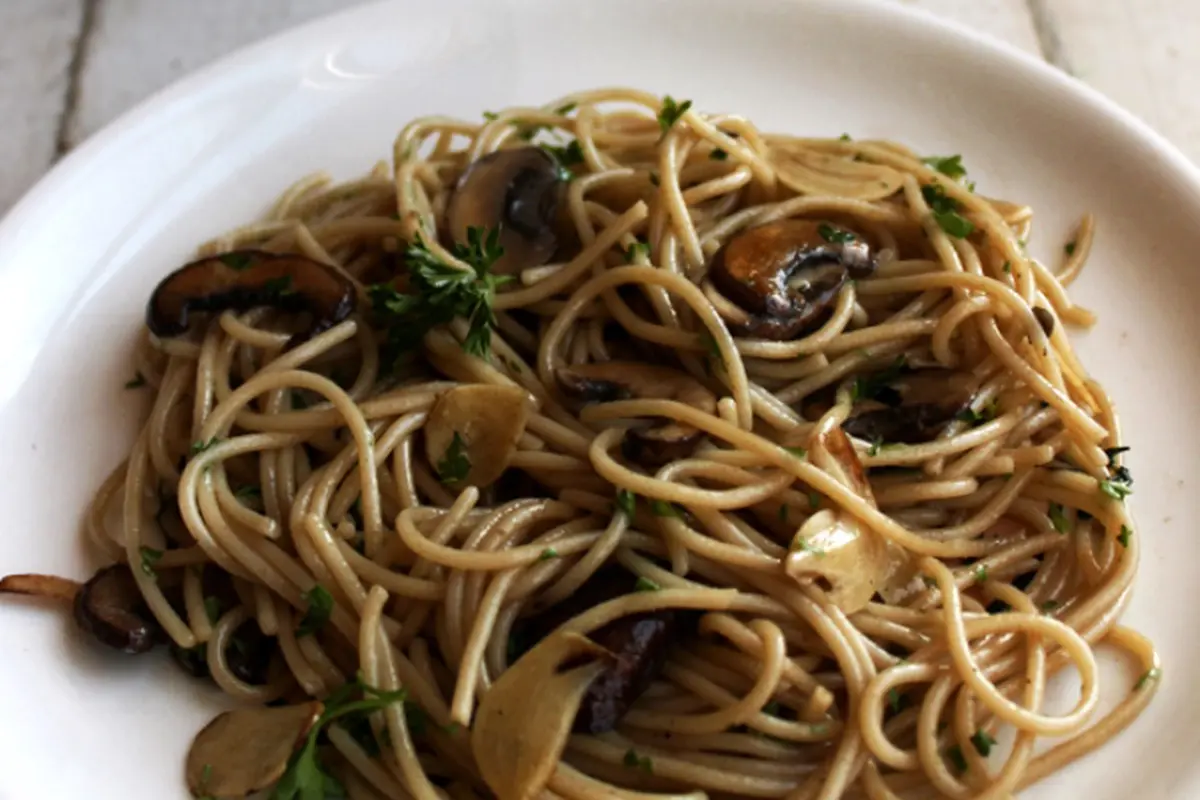 Pasta Bawang Putih Jamur, Makan Siang Wajib Coba di Akhir Pekan