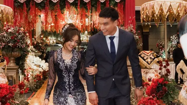 Gaya Keluarga Fuji An di Momen Akad dan Resepsi Pernikahan Frans Faisal, Glamor Nuansa Biru-Emas