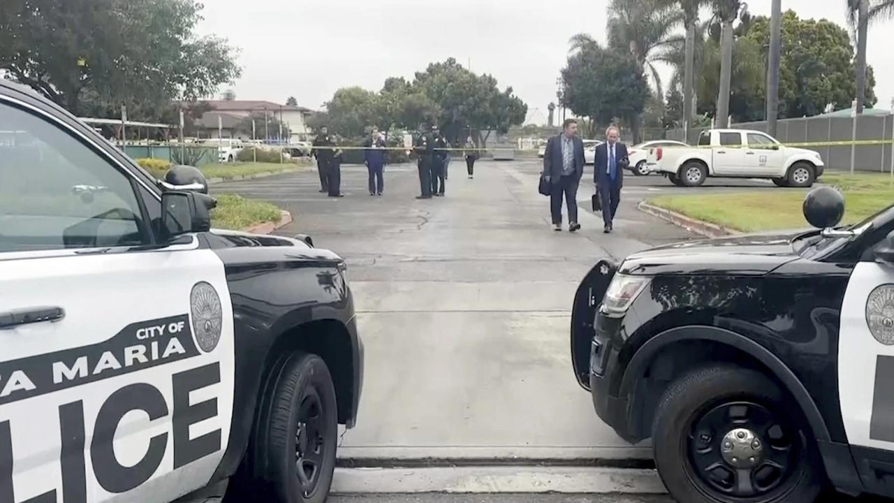 Polisi di pengadilan California di Santa Maria tempat ledakan bom terjadi. (AP)