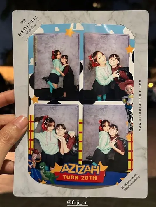 <p>Di tengah kesibukannya, Fuji An terlihat menyempatkan untuk datang. Ia tampil lucu menjadi Vanellope di film Wreck It Ralph. [Foto: instagram.com/azizahsalsha_]</p>