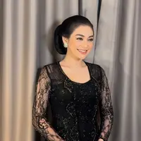 Celine Evangelista berkebaya (Instagram/celine_evangelista)