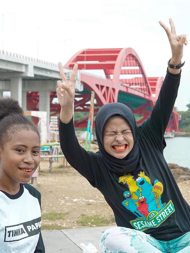 6 Potret Tantri Kotak Saat Cari Pinang di Pasar Jayapura, Curi Perhatian