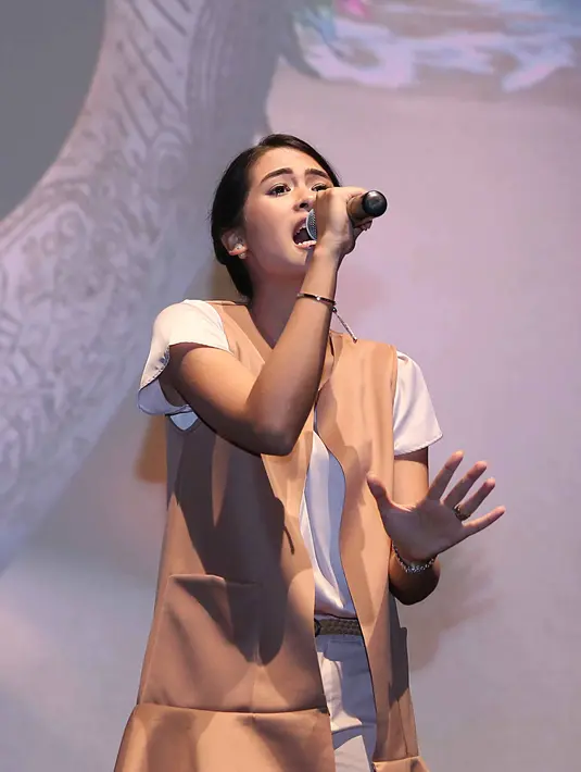 "Puas. Ini sesuatu yang baru. Bukan hanya sebagai bentuk penghargaan. Walaupun tidak berniat go internasional. Ini sesuatu yang baru dan aku menjadi bagian dari sesuatu yang besar lagi di dalam ini," tuturnya. (Nurwahyunan/Bintang.com)