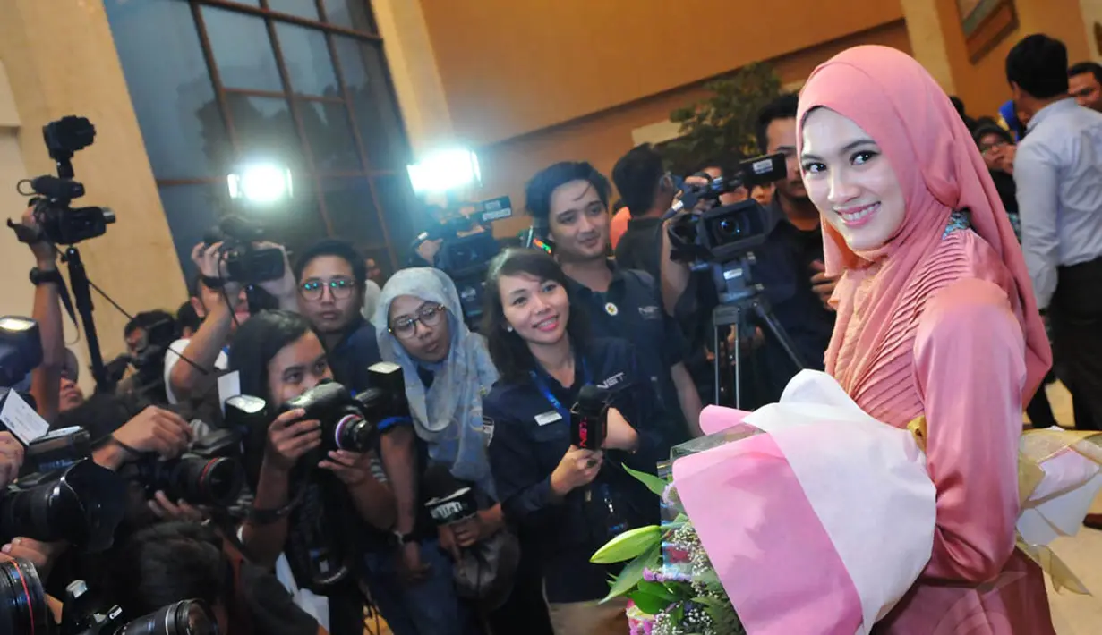 Pemain sinetron Alyssa Soebandono saat menghadiri fashion show busana muslim Zalora di Balai Kartini, Jakarta, Rabu (25/6/14). (Liputan6.com/Andrian M Tunay)