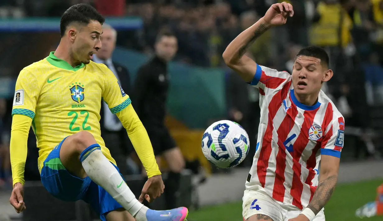 Brasil tampil mendominasi sejak peluit pertama dibunyikan dan beberapa kali mengancam gawang Paraguay yang dikawal Roberto Fernandez. (NELSON ALMEIDA/AFP)