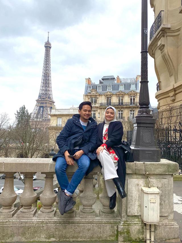 Tampil Mesra, Ini 7 Momen Liburan Tika Ramlan Eks T2 di Eropa Bersama Suami