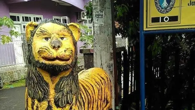 6 Potret Patung Hewan Sedang Duduk Ini Nyeleneh, Bingung