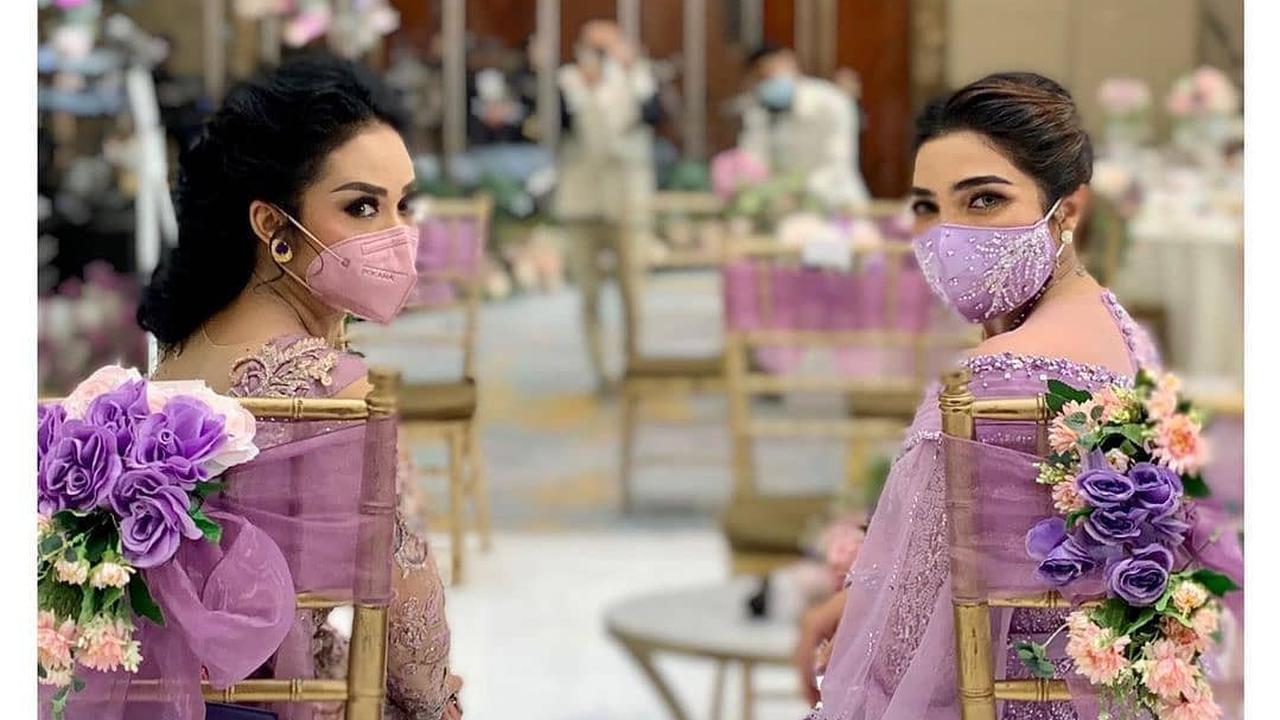 6 Potret Kedekatan Ashanty dan Krisdayanti di Acara Lamaran Aurel Hermansyah