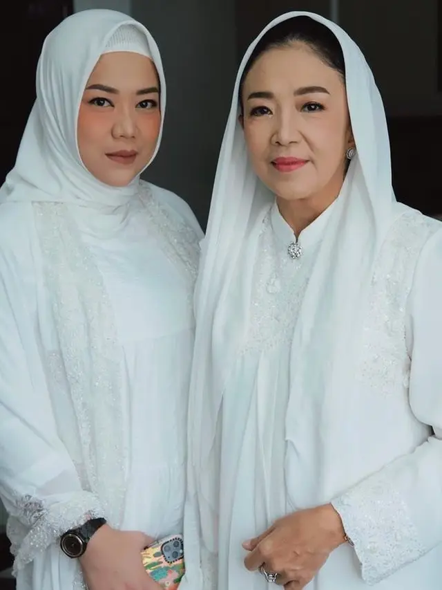 Ibunda Risa Saraswati Meninggal Dunia dalam Keadaan Tidur, Ini 6 Potret Kenangannya
