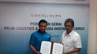PT Garuda Indonesia (Persero) Tbk bersama PT Pelayaran Nasional Indonesia (Persero) bersinergi memperluas jaringan pengiriman kargo nasional antar perseroan. Dok Garuda Indonesia.