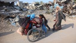 Badan pertahanan sipil Gaza mengumumkan pada 5 November 2024 bahwa setidaknya 13 orang, termasuk beberapa orang yang tinggal di tenda-tenda pengungsi Palestina, tewas dalam serangan udara Israel yang dilakukan pada malam hari. (Omar AL-QATTAA/AFP)