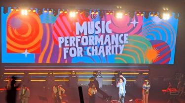 Tulus mengisi konser Music Performance For Charity di UPH, Kelapa Dua, Kabupaten Tangerang, Selasa (16/8/2022) malam