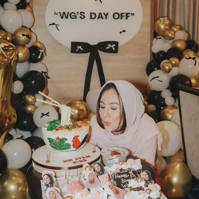 Sudah punya tiga anak, ulang tahun ke-44 Wulan Guritno dirayakan bak pesta lajang, ini 6 momennya