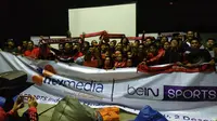 Beberapa Milanisti Indonesia antusias dalam acara nonton bareng AC Milan vs Parma yang digagas beIN SPORTS dan Nexmedia di AD Studio, Jakarta, Minggu (2/12/2018). (Bola.com/Okky Herman Dilaga)