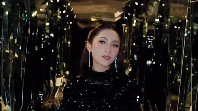 Pesona Dinda Kirana dalam balutan gaun elegan. (credit:instagram.com/dindakirana.s)