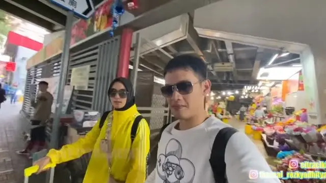 6 Momen Citra Kirana dan Rezky Aditya di Hong Kong, Cari Makan di Pasar