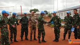 Citizen6, Kongo: Staf Logistik MONUSCO Letkol Delower (Bangladesh) dan Mayor Moha (Maroko), melakukan kunjungan ke Markas Kontingen Garuda XX-I/MONUSCO, Bumi Nusantara Camp Dungu Kongo, Rabu (18/7). (Pengirim: Badarudin Bakri)