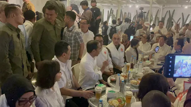 Berkemeja Putih, Jokowi Temui Ridwan Kamil di Jakarta