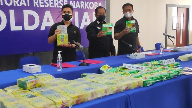 Konferensi pers pengungkapan 108 kilogram sabu oleh Direktorat Reserse Narkoba Polda Riau.