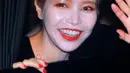 Makeup Solar MAMAMOO juga pernah bikin gagal fokus. Foundation yang digunakan terlihat begitu kontras dengan warna kulitnya. (Foto: Kpop Zone/KapanLagi)