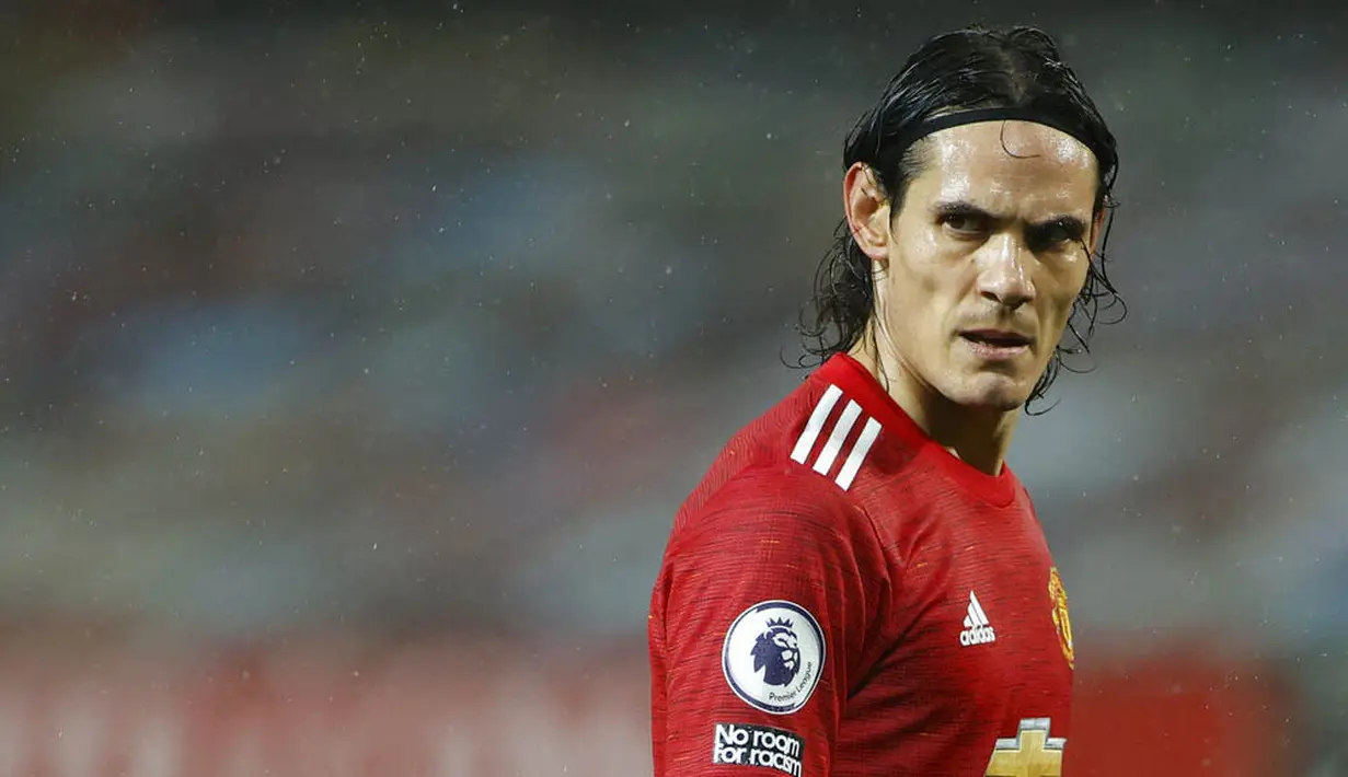 Striker baru Manchester United, Edinson Cavani, saat melawan Chelsea pada laga Liga Inggris di Stadion Old Trafford, Minggu (25/10/2020). Kedua tim bermain imbang 0-0. (Phil Noble/Pool via AP)