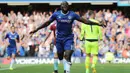 Striker Chelsea, Victor Moses, merayakan gol yang dicetaknya ke gawang Burnley. Tiga gol The Blues dicetak oleh Eden Hazard, Willian dan Victor Moses. (Reuters/Eddie Keogh)