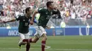 Gelandang Meksiko, Hirving Lozano, merayakan gol yang dicetaknya ke gawang Jerman pada laga Grup F Piala Dunia di Stadion Luzhniki, Moskow, Minggu (17/6/2018). Meksiko menang 1-0 atas Jerman. (AP/Matthias Schrader)