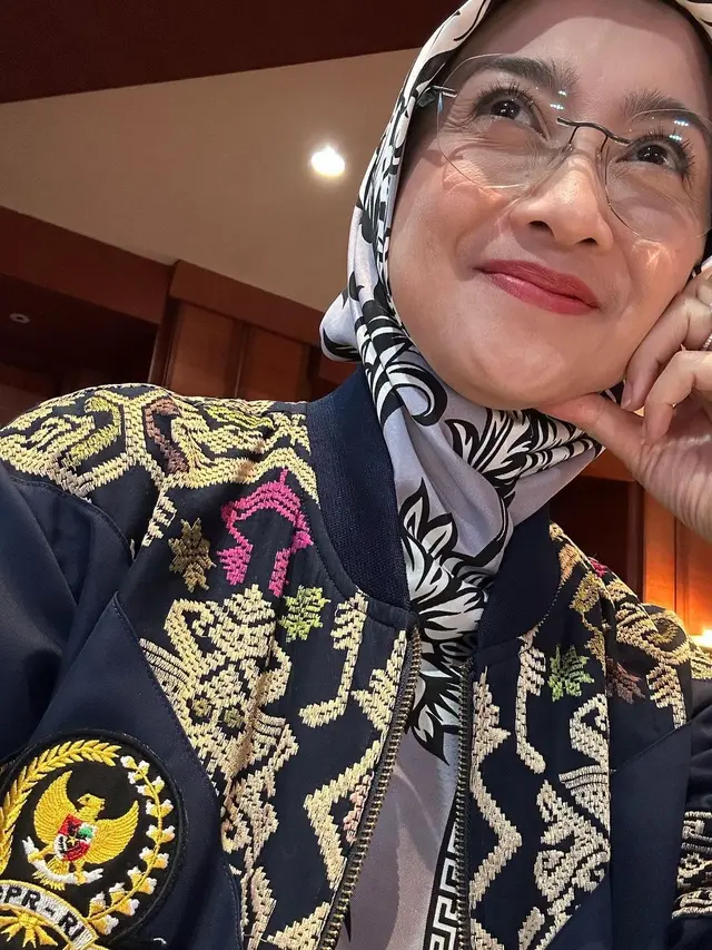 Desy Ratnasari tetap cantik (Instagram/desyratnasariterdepan)