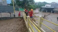 Perumahan Cimareme Indah Kabupaten Bandung Barat terendam banjir akibat tanggul jebol, Selasa (31/12/2019).