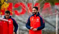 Manajer MU Ruben Amorim saat pimpin latihan tim untuk kali pertama pada hari Senin (18/11/2024). (X/Manchester United)