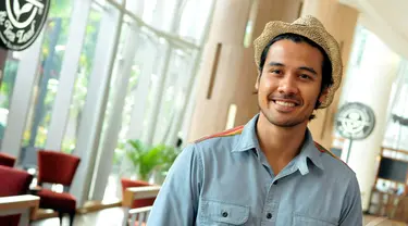 Aktor Chicco Jerikho saat syukuran film Filosofi Kopi, di Kuningan City, Jakarta, Kamis (8/1/2015). (Liputan6.com/Panji Diksana)