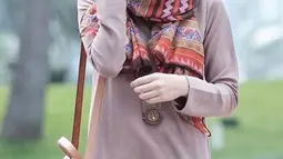 Icha, panggilan akrab dari Alyssa Soebandono terlihat memakai hijab sekarang. Icha menutup auratnya atau memakai jilbab semenjak menikah dengan Dude Harlino. (instagram.com/ichasoebandono)