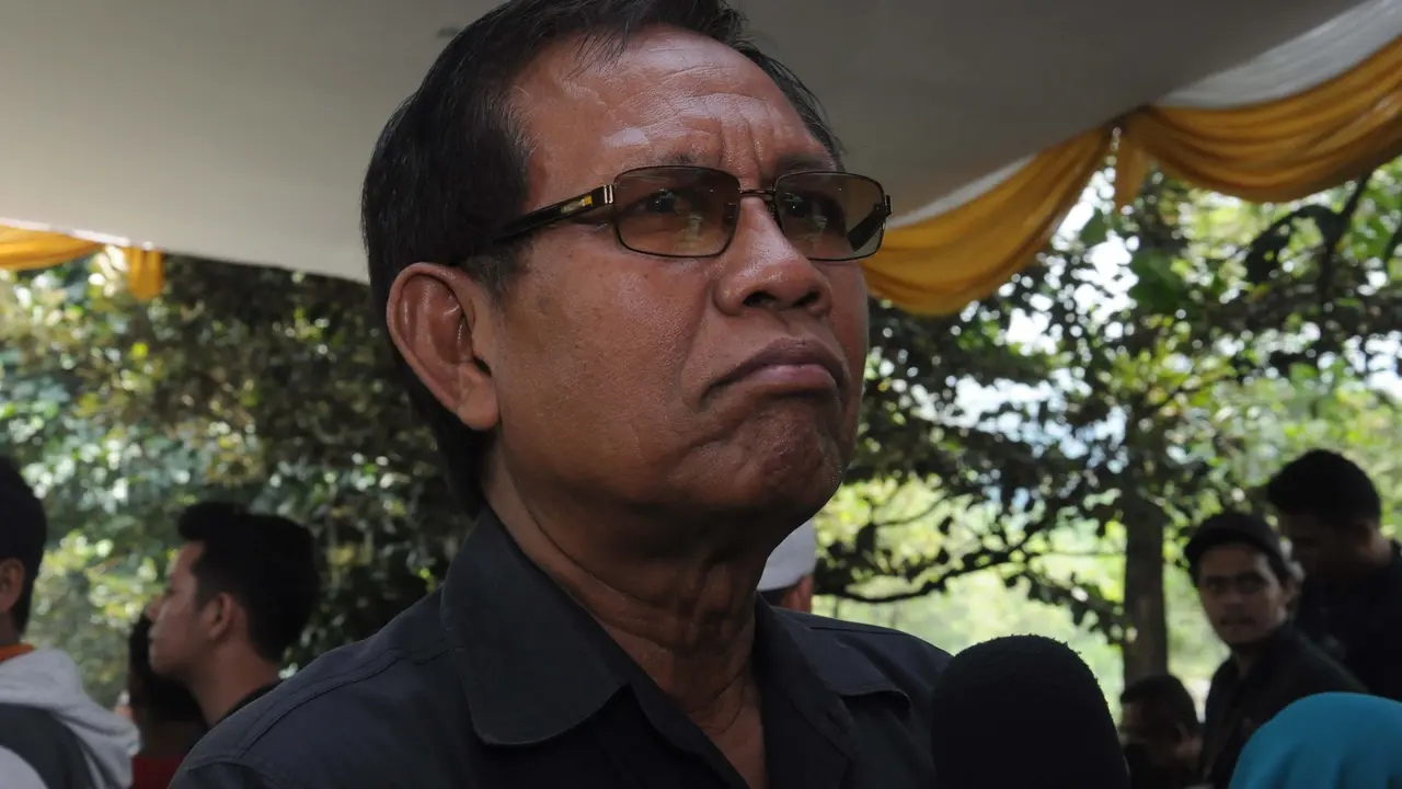 [FOTO] Isak Tangis Iringi Pemakaman Jojon