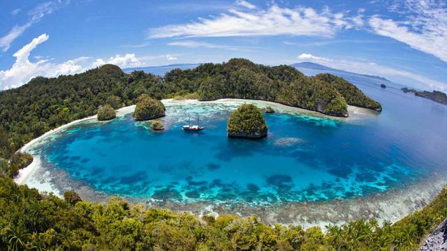 Reasons why you should to Visit Indonesia
