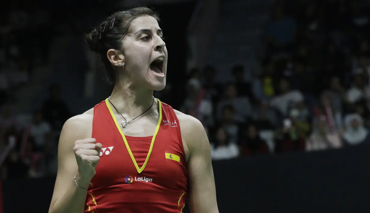 Tunggal putri Spanyol, Carolina Marin, merayakan kemenangan atas tunggal Korsel pada Indonesia Masters 2019 di Istora Senayan, Jakarta, Kamis (24/1). Marin lolos ke perempat final. (Bola.com/M. Iqbal Ichsan)