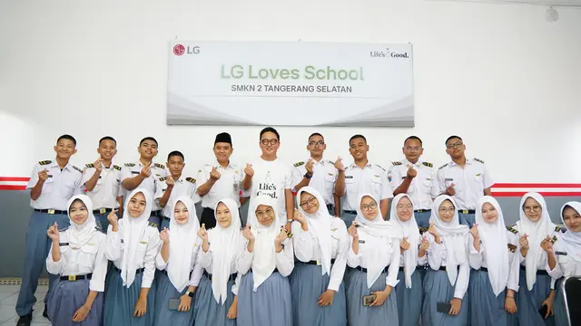 Program LG Loves School di SMKN 2 Tangerang Selatan