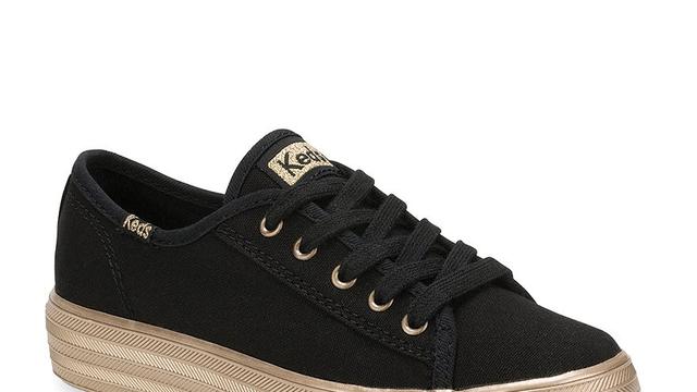 Sepatu Kembar, Ibu dan Anak Tampil Senada dengan Keds Kids