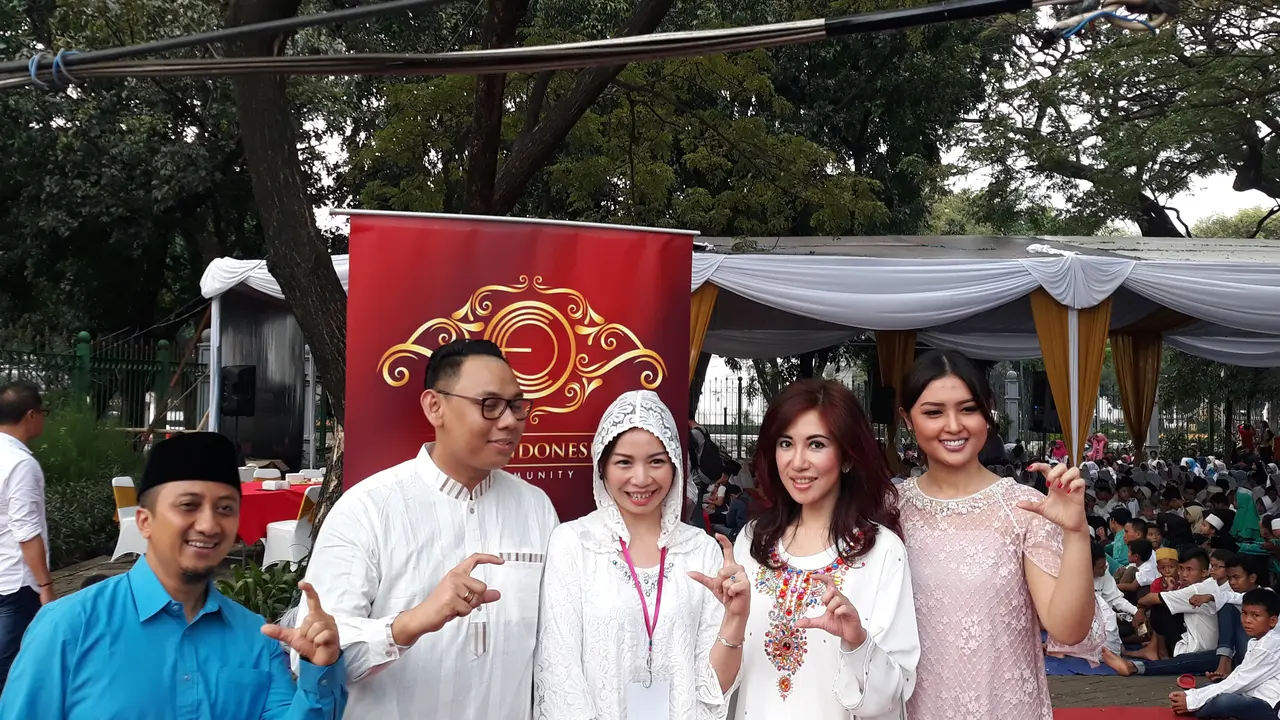 Ustaz Yusuf Mansur dan Sonia Wibisono