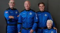 Teman perjalanan Jeff Bezos dalam penerbangan ke luar angkasa. (Kredit: Blue Origin)