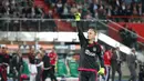 Jasper Cillessen merayakan sukses rekan setimnya mencetak gol ke gawang Rapid Vienna. (Bola.com/Reza Khomaini)