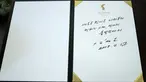 Pesan yang ditulis Pemimpin Korea Utara, Kim Jong-un di atas buku di Peace House Panmunjom sebelum melakukan pertemuan bersejarah dengan Presiden Moon Jae-in, Jumat (2/4). Di buku Tamu, Jong-un menulis kalimat perdamaian.. (KOREA SUMMIT PRESS POOL/AFP)