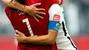  Gelandang AS, Carli Lloyd melakukan selebrasi dengan kiper Hope Solo usai mencetak gol ketiganya di final Piala Dunia wanita di BC Place, Vancouver, Kanada, Senin (6/7/2015). Amerika mengalahkan Jepang dengan skor 5-2. (Reuters/Michael Chow)