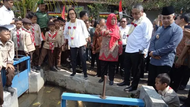 Bersama Menkeu Sri Mulyani, Menteri Eko mengunjungi Desa Ngawen, Kecamatan Muntilan, Magelang. (Yanuar H/Liputan6.com)