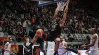 Marques Terrell Bolden berhasil menjadi bintang lapangan saat Timnas Basket Indonesia bersua dengan Timnas Basket Arab Saudi pada matchday pertama Grup A FIBA Asia Cup 2022 di Istora Senayan, Jakarta, Selasa (12/07/2022). (Bola.com/Bagaskara Lazuardi)