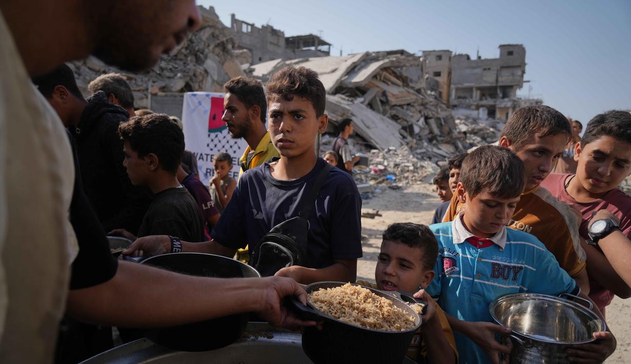 Organisasi Kesehatan Dunia (WHO) pada Kamis (23/10/2025) memperingatkan bahwa kelaparan dan penderitaan di Gaza masih memperihatinkan meski kesepakatan gencatan senjata antara Israel dan Hamas telah berlaku. (AP Photo/Abdel Kareem Hana)