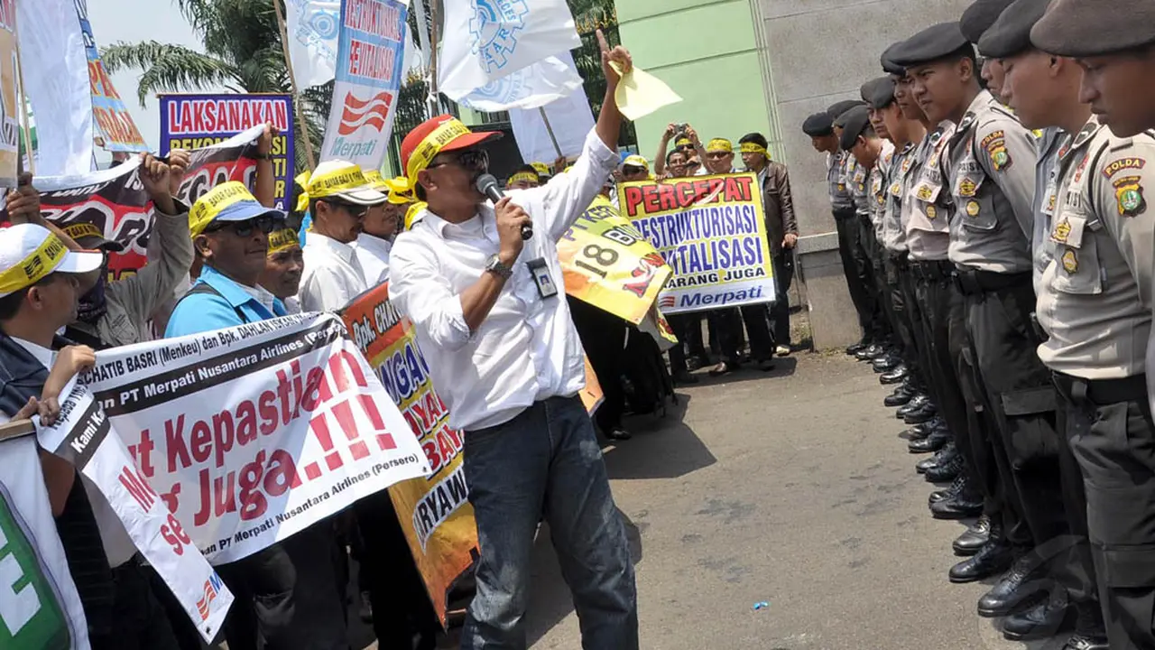 Miris... 9 Bulan Tak Gaji Digaji, Karyawan Merpati Demo