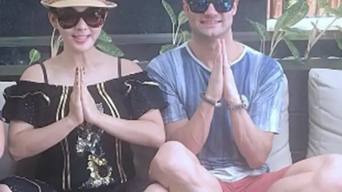 [Bintang] Syahrini dan Dash Berlin