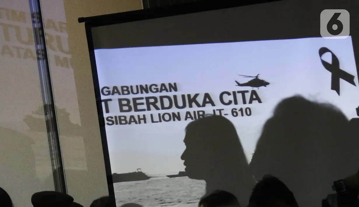 File foto pada 5 November 2018 memperlihatkan pemaparan evaluasi saat konfrensi pers proses evakuasi Lion Air JT 610 di Krisis Center, Jakarta. Konfrensi pers menginformasikan perkembangan terkini mengenai pencarian korban. (Liputan6.com/Immanuel Antonius)