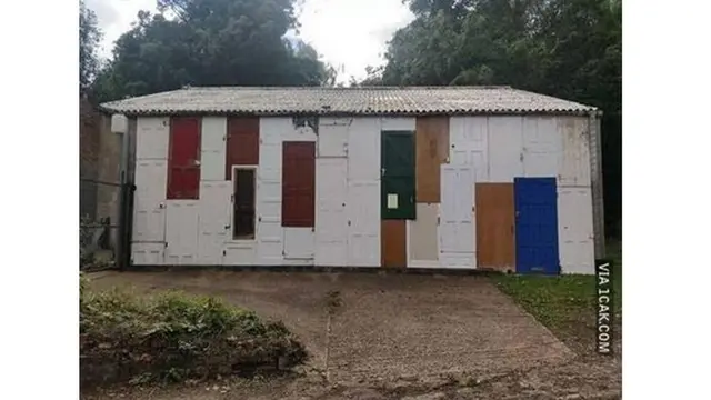 8 Desain Pintu Rumah Ini Nyeleneh Banget, Bikin Geleng Kepala