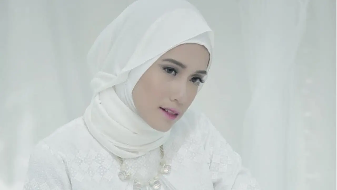 Mantap Berhijab, Ini 6 Potret Terbaru Ana Octarina Eks Princess